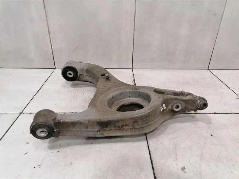 Porsche Panamera Porsche Panamera 970 right rear wishbone 97033114201 rear right wishbone Body type: Hatchback
Fuel: Petrol