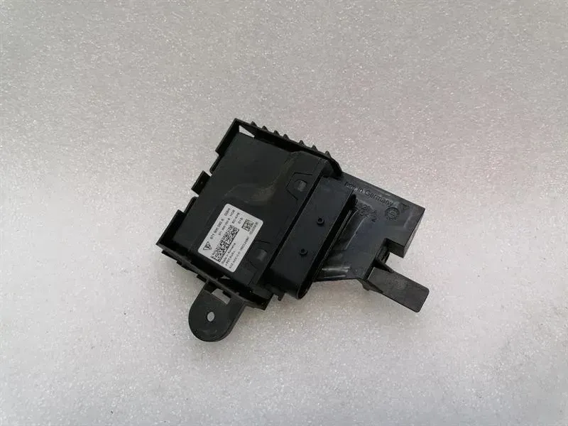 Porsche Panamera Porsche Panamera 971 Electronic Module 971906093B Control Unit Body type: Hatchback
Fuel: Petrol