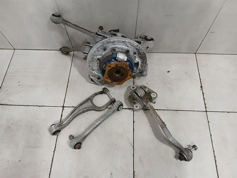 Porsche 911 (991) Left Rear Hub Porsche 911 991 Left Rear Hub 99133111133 Wheel...