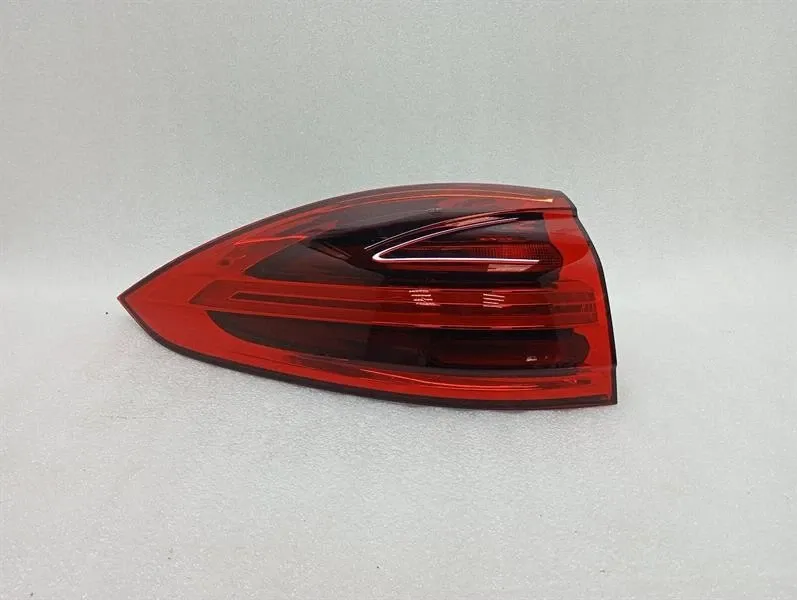 Porsche Cayenne Porsche Cayenne 958 92A left rear light 7P5945207G tail light rear left Body type: SUV
Fuel: Petrol