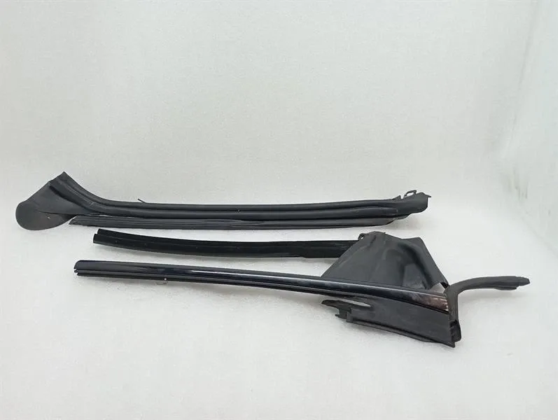Bentley Continental GT Door Seal Bentley Continental GTC 18-24 3S Right Door Sea...
