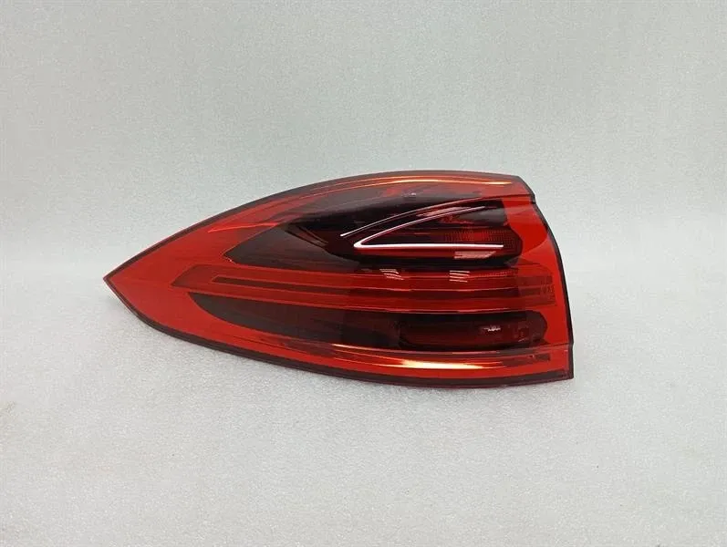 Porsche Cayenne Porsche Cayenne 958 92A left rear light 7P5945207G tail light rear left Body type: SUV
Fuel: Petrol