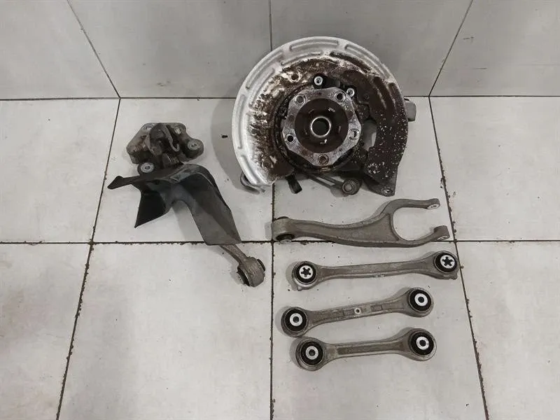 Porsche 911 (991) Porsche 911 992 Left Rear Hub 992505051BY Wheel Bearing Housing Rear Left SET Body type: Coupe
Fuel: Petrol