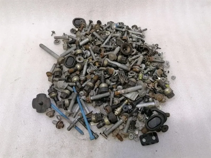 Porsche Cayman (987) PORSCHE CAYMAN 987 SCREWS BOLTS FROM ONE CAR SET BOLTS Body type: Coupe
Fuel: Petrol