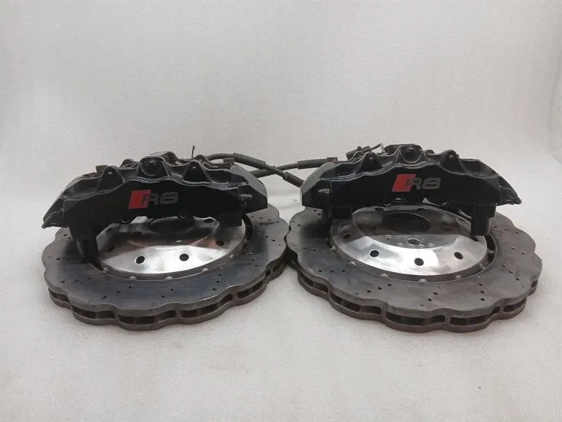 Audi R8 Audi R8 4S brake caliper 4S0615106F front set brake caliper front set front set Body type: Coupe
Fuel: Petrol