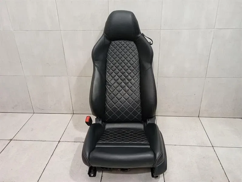 Audi R8 Audi R8 4S Performance 18-Way Comfort Exclusive Left Seat Left Seat Body type: Coupe
Fuel: Petrol