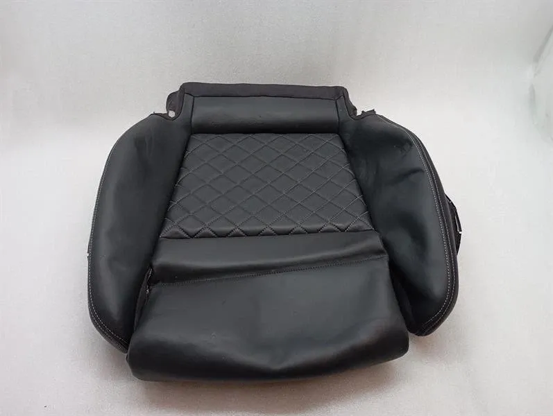 Audi R8 Audi R8 4S Performance right seat pad 4S0813620 right seat leather Body type: Coupe
Fuel: Petrol