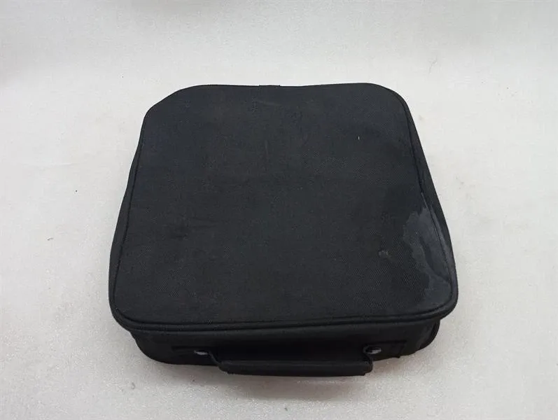 Audi R8 Audi R8 4S AWD Tool Kit Tool Kit Body type: Coupe
Fuel: Petrol