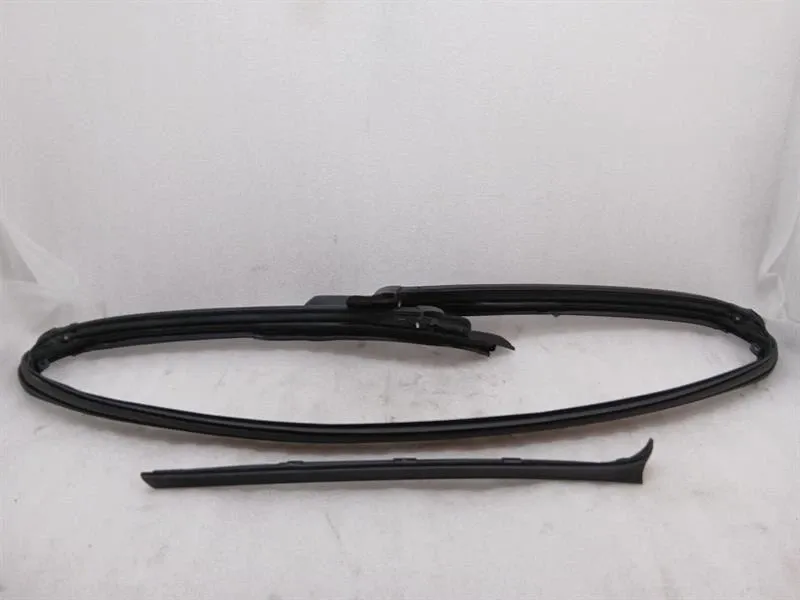 Porsche 911 (992) PORSCHE 911 992 FRONT SEAL 992845121D WINDSCREEN SEALS CONVERTIBLE Body type: Convertible
Fuel: Petrol