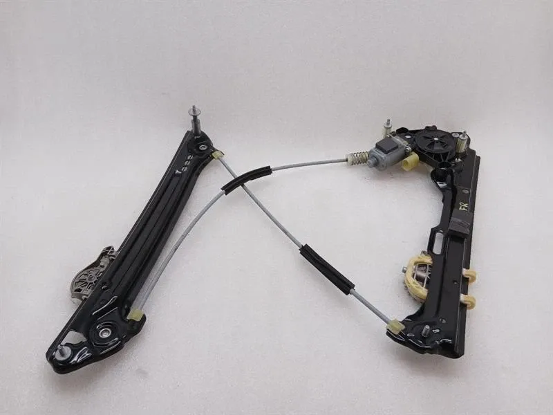 Porsche 911 (992) Porsche 911 992 Right Front Door Winder 992837402 Window Regulator Front Right Body type: Convertible
Fuel: Petrol