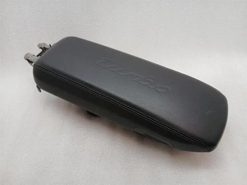 Porsche 911 (991) Porsche 911 991 armrest turbo middle armrest armrest leather XUV crest Body type: Convertible
Fuel: Petrol