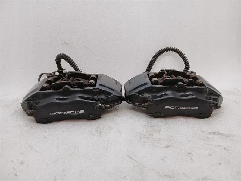Porsche 911 (993) Porsche 911 996 Brake Caliper 99635142501 Front Set Brake Caliper Body type: Coupe
Fuel: Petrol