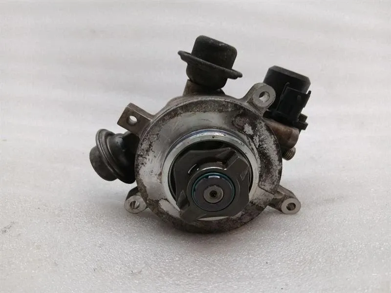 Porsche 911 (991) Porsche 911 991 Fuel Pump Mechanical 9A111031572 High Pressure Pump Turbo S Body type: Coupe
Fuel: Petrol