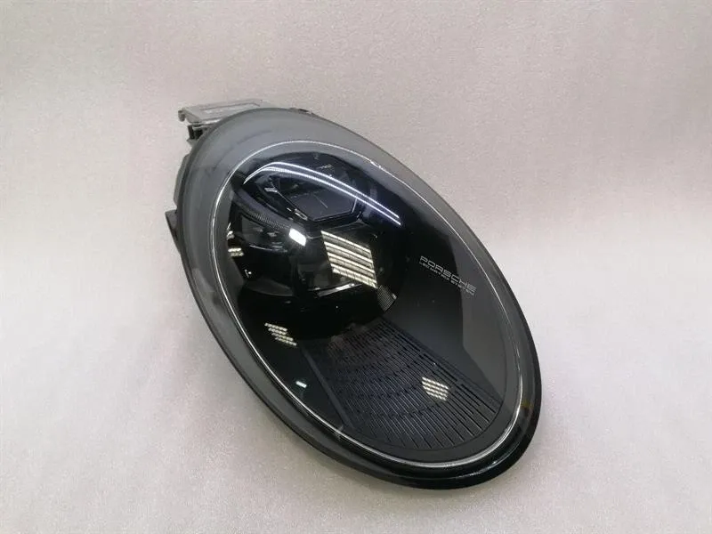 Porsche 911 (992) Porsche 911 992 Right Headlight 9P5941082D RHD RIGHT HAND DRIVE LED Body type: Convertible
Fuel: Petrol