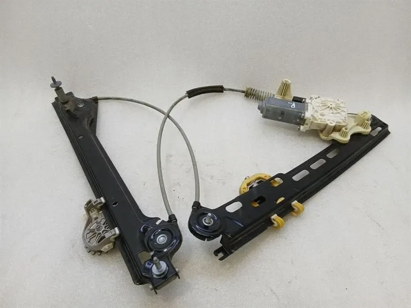 Porsche 911 (991) Porsche 911 991 Right Front Door Winder 99154297600 Window Regulator Front Right Body type: Coupe
Fuel: Petrol