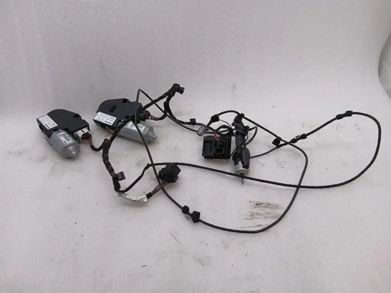 Porsche 911 (991) Porsche 911 991 Sun Roof Engine 99162491100 SET OF 2 SUNROOF MOTOR SET Body type: Coupe
Fuel: Petrol