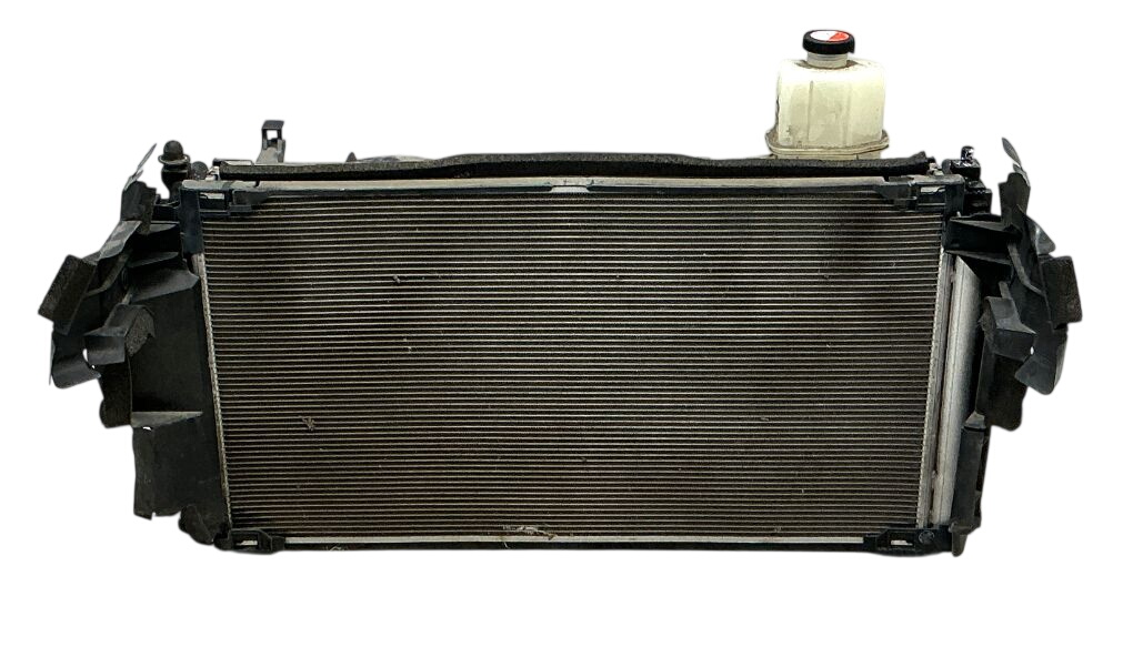 Toyota Prius+ Radiator set 1640037310 1671137160 1636137070 1636137060 164...