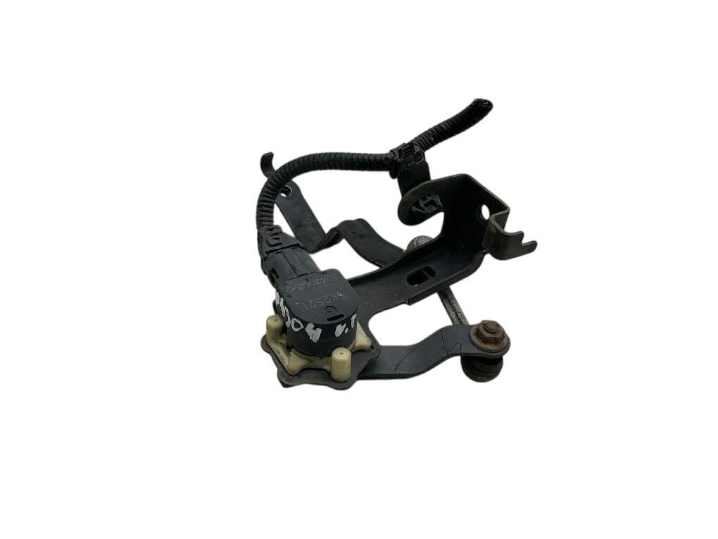 Toyota Prius+ Suspension level sensor rear left 8940847020 Suspension level sensor rear left TO...