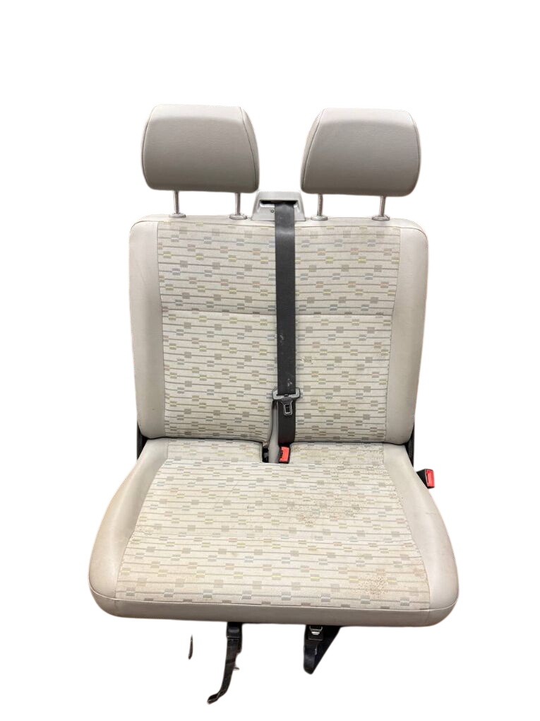 Volkswagen Transporter (T5, Caravelle, Multivan) Front seat right Front seat right VW TRANSPORTER T5 / MULTIVAN (...