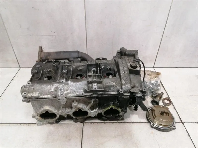 Porsche 911 (996) Porsche Boxster 986 Cylinder Head 99610492200 4-6 Left Cylinder Head 3.2 M9621 Body type: Convertible
Fuel: Petrol