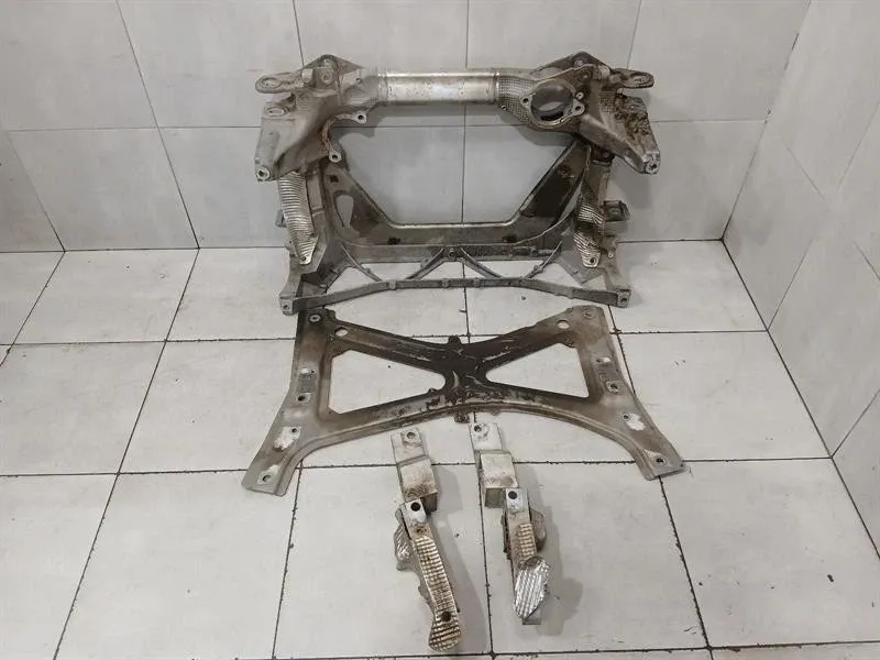 Porsche Panamera Porsche Panamera 970 Beam Subframe Front 97034110132 Front Axle Carrier MK2 Body type: Hatchback
Fuel: Petrol