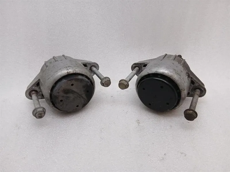 Porsche Panamera Porsche Panamera 970 Engine Mount 94837505712 Set of 2 Engine Mounts Body type: Hatchback
Fuel: Petrol