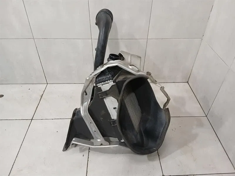 Porsche 911 (991) Porsche 911 991 Turbo Intercooler 99111063973 Left Intercooler LEFT LEFT SET Body type: Convertible
Fuel: Petrol
