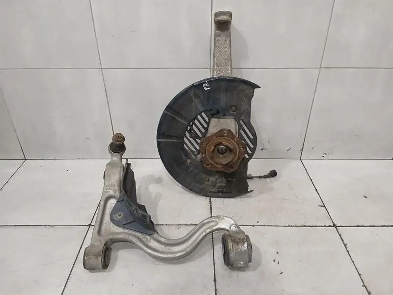 Porsche Panamera Porsche Panamera 970 Right Front Hub 97034115804 Wheel Bearing Housing Front Right Body type: Hatchback
Fuel: Petrol