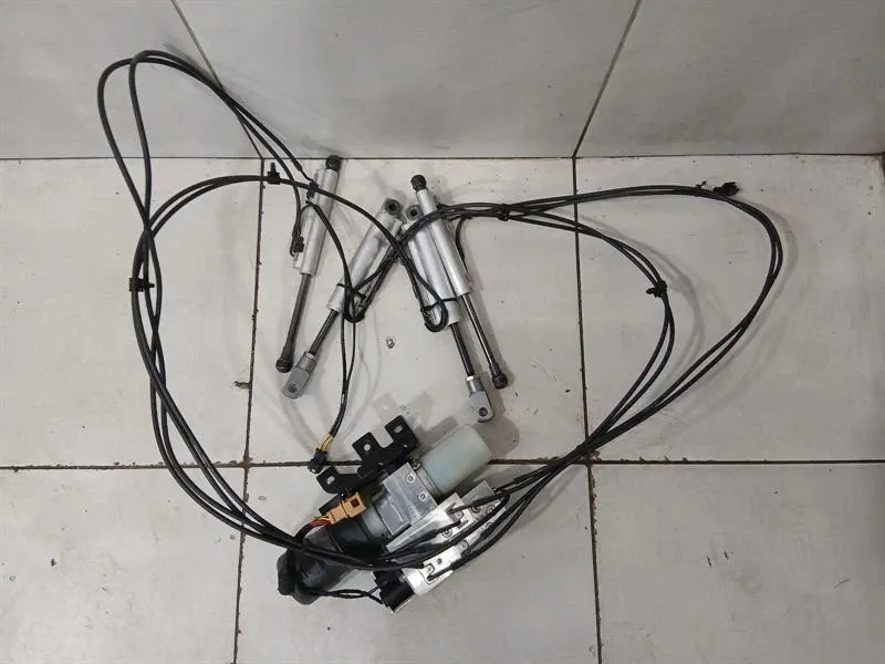 Porsche 911 (991) PORSCHE 911 991 HYDRAULIC PUMP 9P1871601 ROOF MK2 HYDRAULISCHE PUMPE Body type: Convertible
Fuel: Petrol