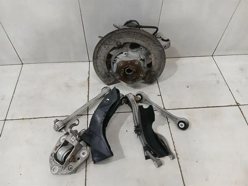 Porsche 911 (991) Porsche 911 991 Left Rear Hub 99133161112 Wheel Bearing Housing Rear Left Turbo Set Body type: Convertible
Fuel: Petrol