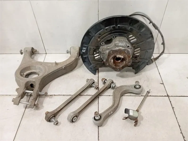 Porsche Panamera Porsche Panamera 970 right rear hub 97033161220 wheel bearing housing rear right Body type: Hatchback
Fuel: Petrol
