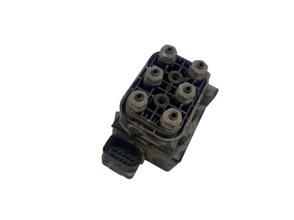 Volvo XC90 Air suspension valve block 31360723 Air suspension valve block VOLVO XC90 ...