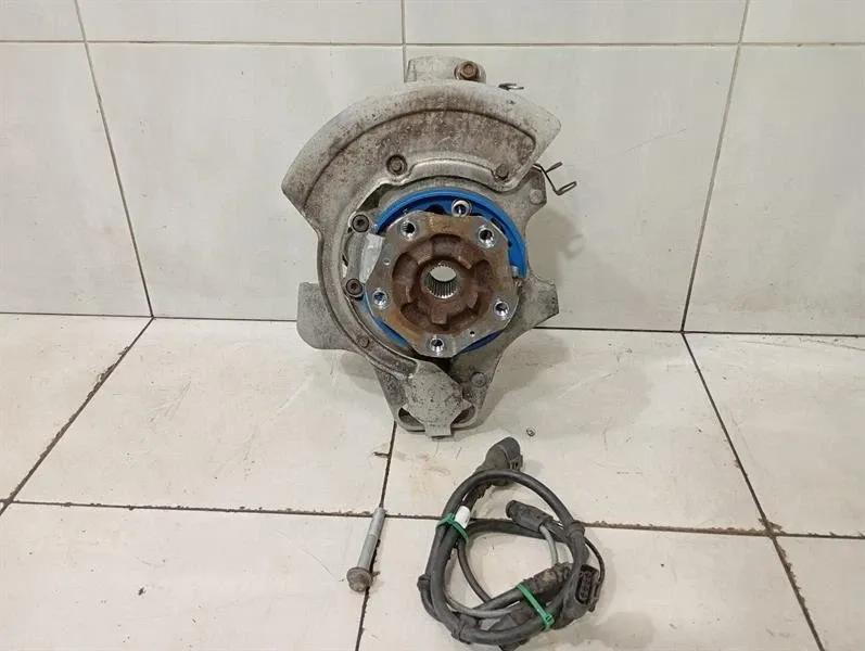 Porsche Boxster (981) Right Rear Hub Porsche Boxster Spyder 718 Right Rear Hub 98250...