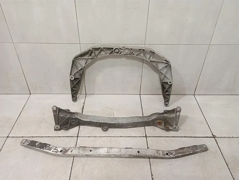 Porsche 911 (964) Porsche 911 993 subframe rear 99333113104 axle frame rear axle Body type: Coupe
Fuel: Petrol