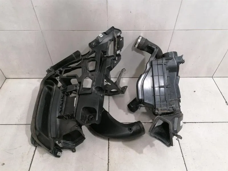 Porsche 911 (992) Воздухоочиститель  Porsche 911 992 Air Filter Box 992129567A Left ...