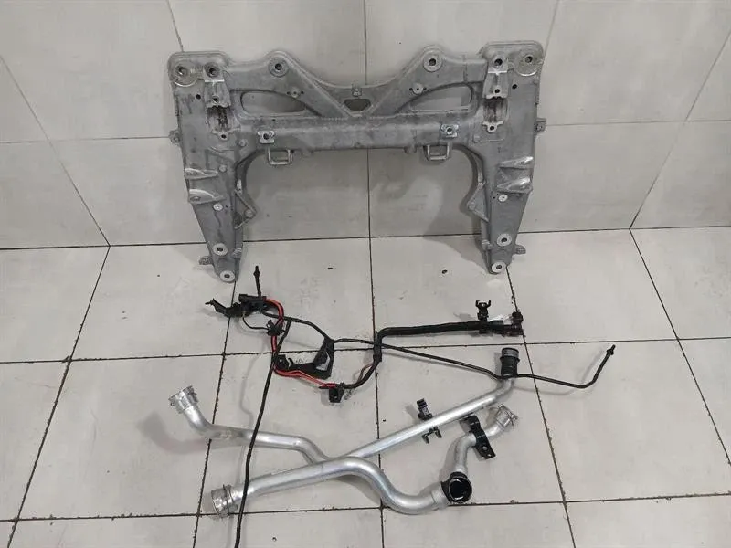 Porsche 911 (992) Porsche Cayman 718 GT4RS Beam Subframe Front 99134108116 Front Axle Carrier Body type: Coupe
Fuel: Petrol