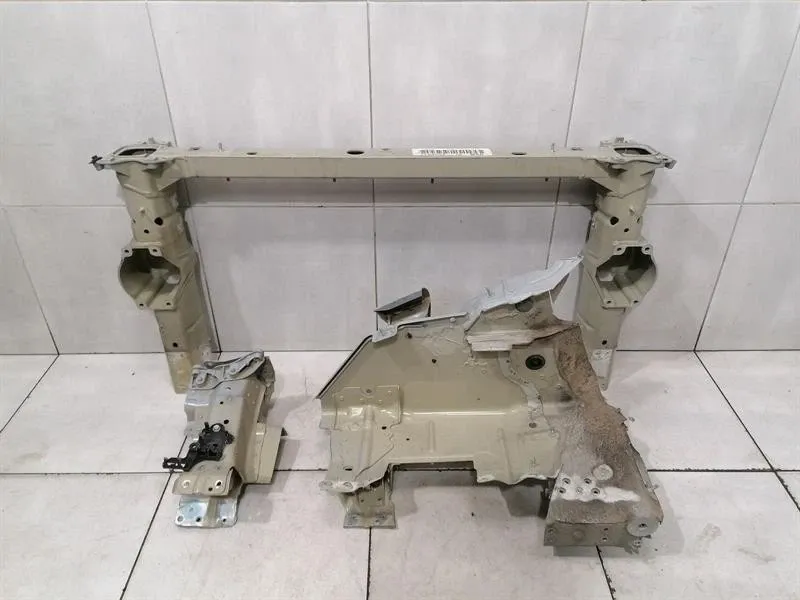 Porsche 911 (991) Porsche 911 992 subframe rear 992803035 axle frame rear axle Body type: Targa
Fuel: Petrol