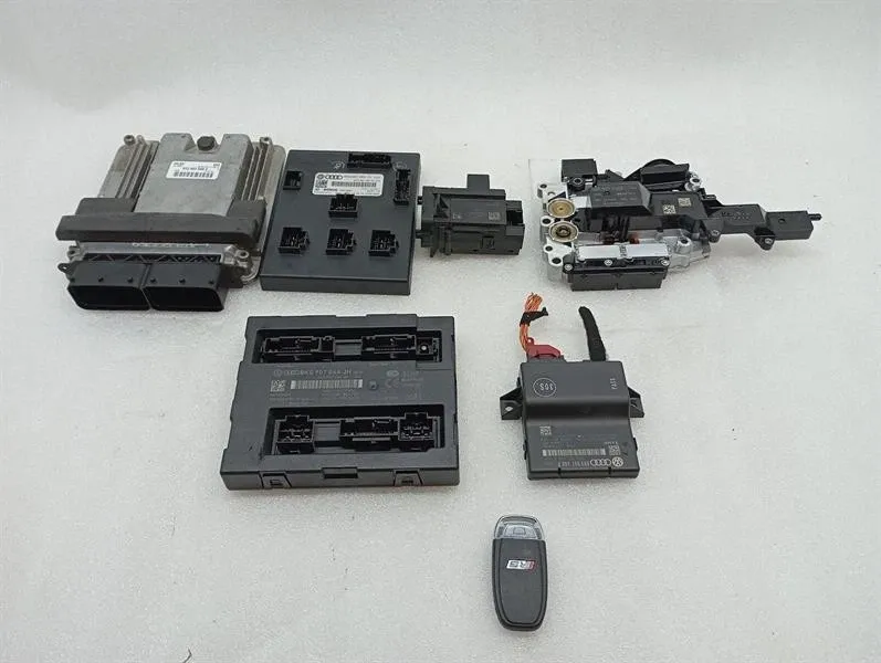 Audi A4 (B8) AUDI RS4 B8 8K Engine ECU SET 8T2907560E Engine Control Unit SET 0B5927256F Body type: Estate
Fuel: Petrol