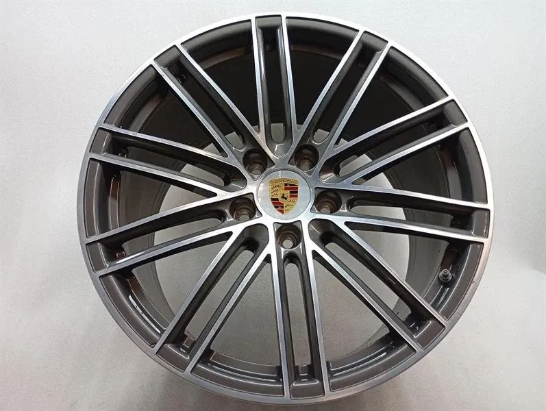 Porsche 911 (991) Porsche 911 991 Alloy Wheel 99136276101 Rim 11.5J X 20 ET56 Turbo IV Rear Body type: Convertible
Fuel: Petrol