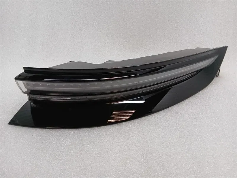 Porsche Panamera Porsche Panamera 976 G3 right rear light 976945092AK tail light rear right Body type: Hatchback
Fuel: Hybrid