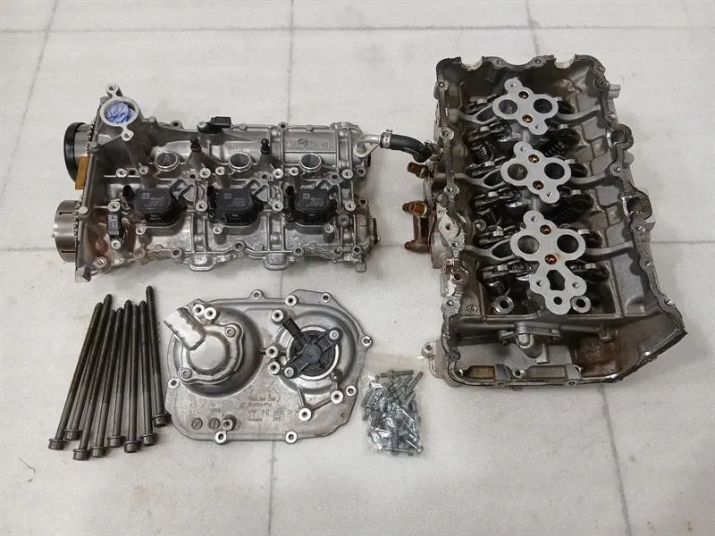 Porsche Panamera Porsche Panamera 976 G3 24-26 Cylinder Head PAC103062A CYL1-3 CYLINDER HEAD DGPE