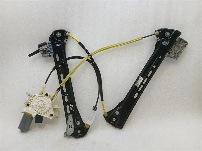 Mercedes-Benz G (W463) Mercedes GT R190 Roadster Right Front Door Winder A1907200046 Window Regulator Re Body type: Coupe
Fuel: Petrol