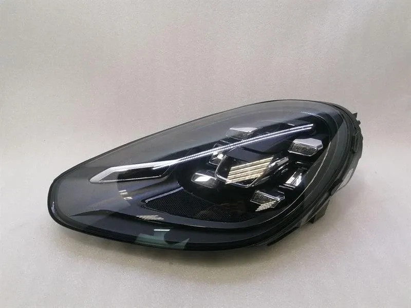 Porsche Cayenne Porsche Cayenne 958 92A Left Headlight 958941773C Headlight Left LED MK2 Body type: SUV
Fuel: Petrol