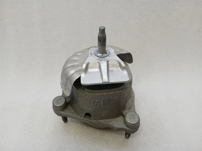 Chevrolet Corvette (C8) Chevrolet Corvette C8 Gearbox Mount 84675416 Transmission Mount