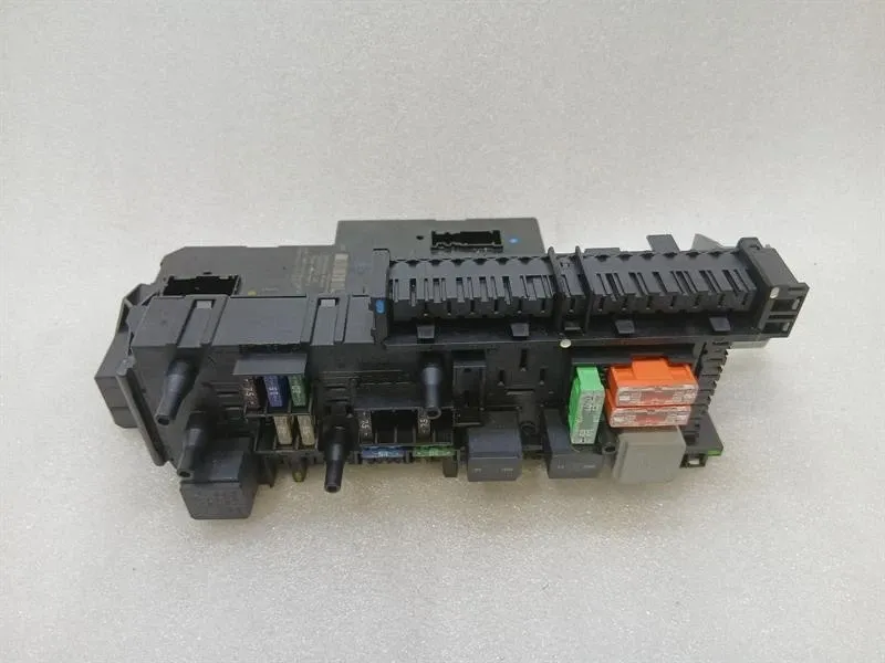Mercedes-Benz G (W463) Mercedes GT R190 Roadster Fuse Box A1909066100 Fuse Box SAM Body type: Coupe
Fuel: Petrol
