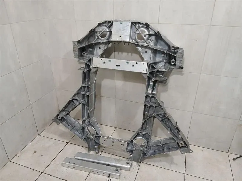 Chevrolet Corvette (C8) Chevrolet Corvette C8 subframe rear 85608797 axle frame rear axle with defect