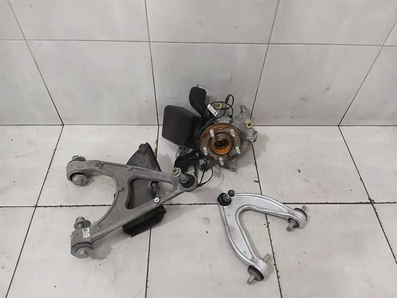 Chevrolet Corvette (C8) Chevrolet Corvette C8 Left Rear Hub 23428469 Wheel Bearing Housing Rear Left SET Body type: Coupe
Fuel: Petrol