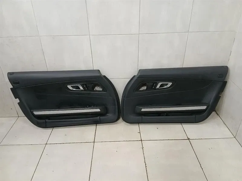 Mercedes-Benz G (W463) MERCEDES GT R190 FRONT DOOR CARD A1907207101 SET 9C77 FRONT DOOR PANEL Body type: Coupe
Fuel: Petrol