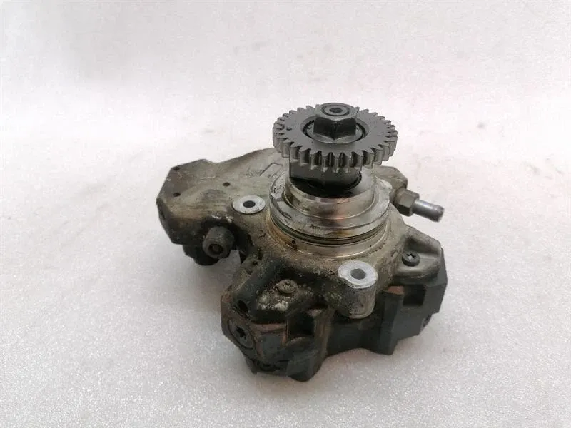 Mercedes-Benz CLS (C219) Mercedes CLS W219 Fuel Pump Mechanical A6420700401 Fuel Pump A6420700501 Body type: Saloon
Fuel: Diesel