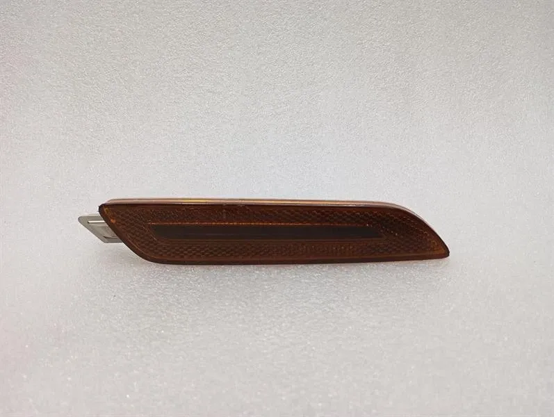 Porsche Panamera Porsche Panamera 971 Right Indicator 971945062C Right Side Indicator Body type: Hatchback
Fuel: Petrol